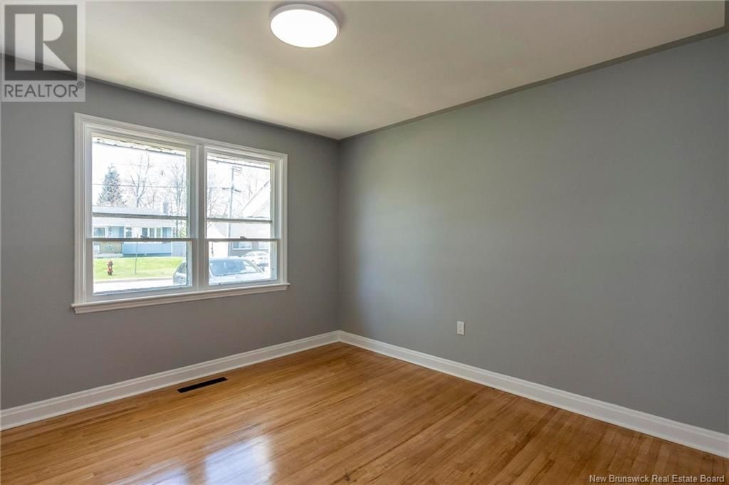 8 SILVER CRESCENT Image 21