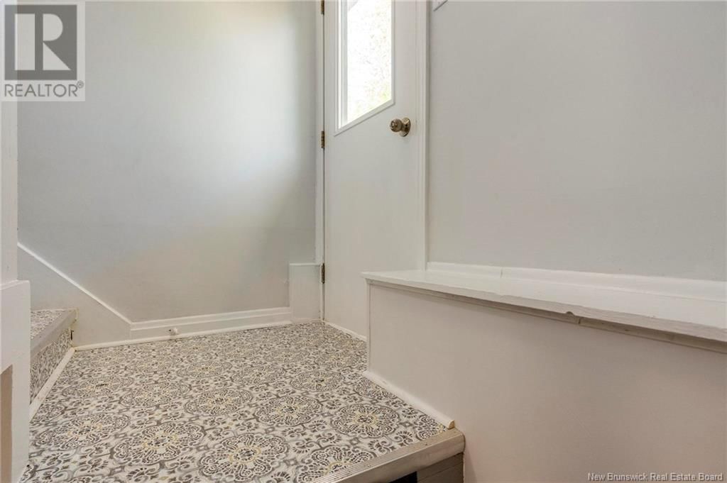 8 SILVER CRESCENT Image 22