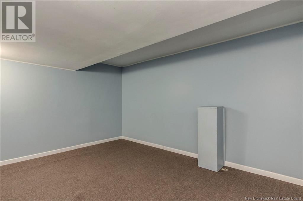 8 SILVER CRESCENT Image 23