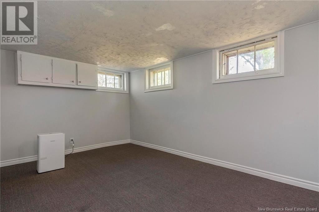 8 SILVER CRESCENT Image 27