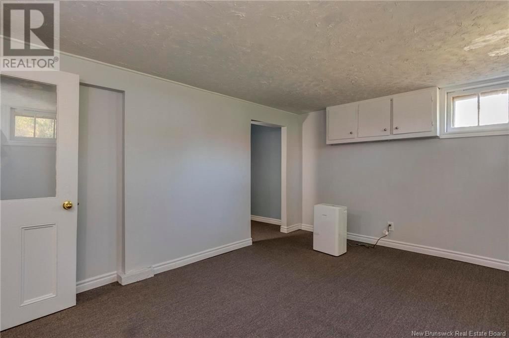 8 SILVER CRESCENT Image 28