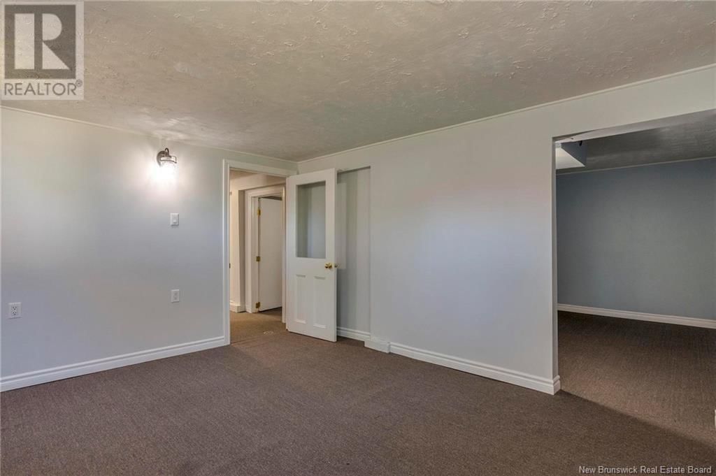 8 SILVER CRESCENT Image 29