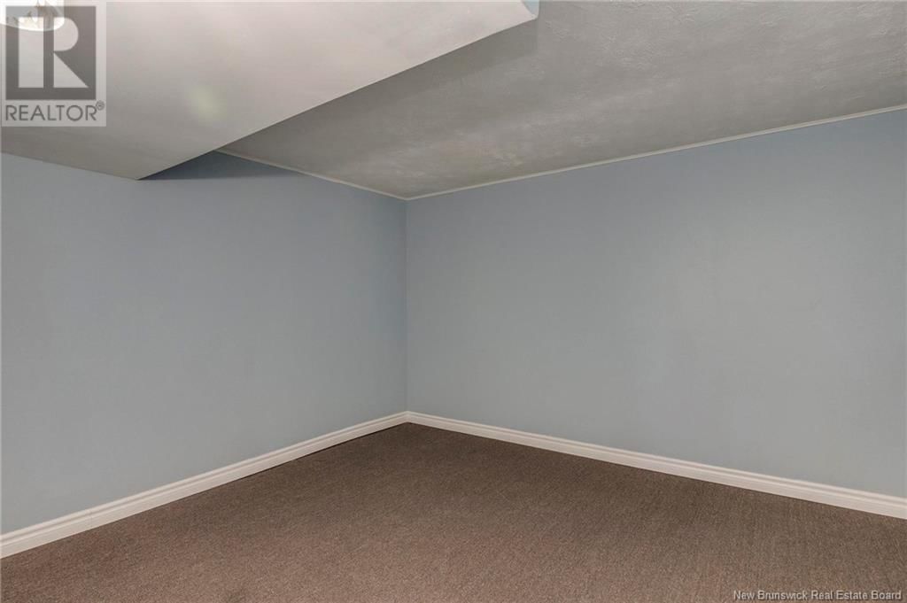 8 SILVER CRESCENT Image 30