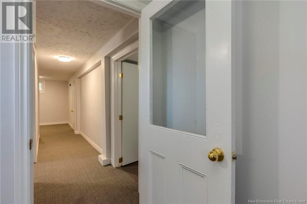 8 SILVER CRESCENT Image 31