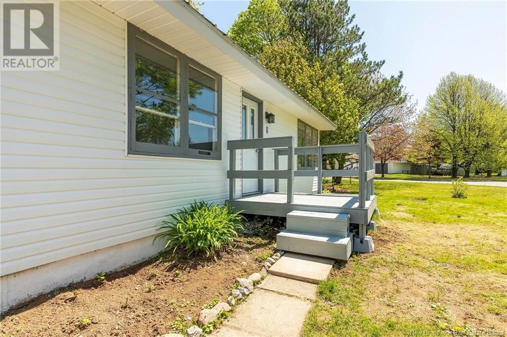 8 SILVER CRESCENT Image 32