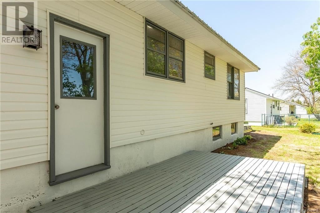 8 SILVER CRESCENT Image 33