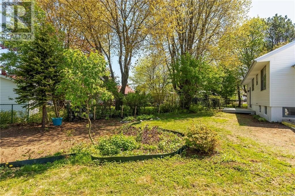 8 SILVER CRESCENT Image 36