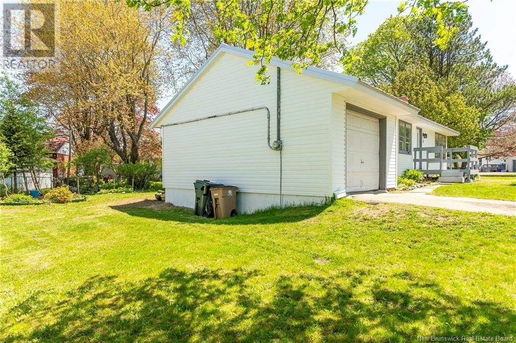 8 SILVER CRESCENT Image 41