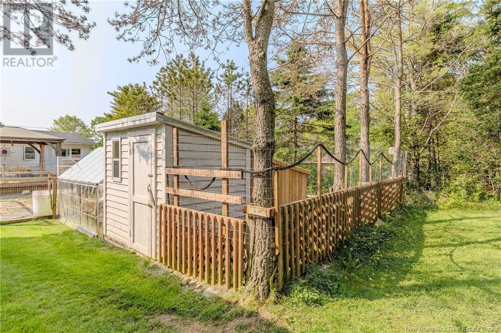 2745 LOCH LOMOND ROAD Image 32