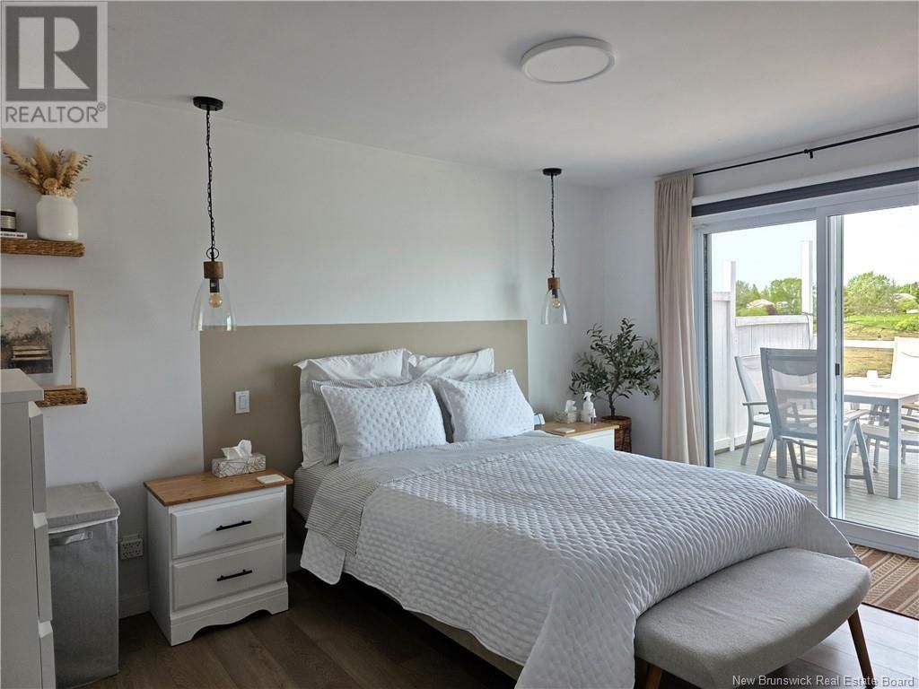 210 MARIE Image 12
