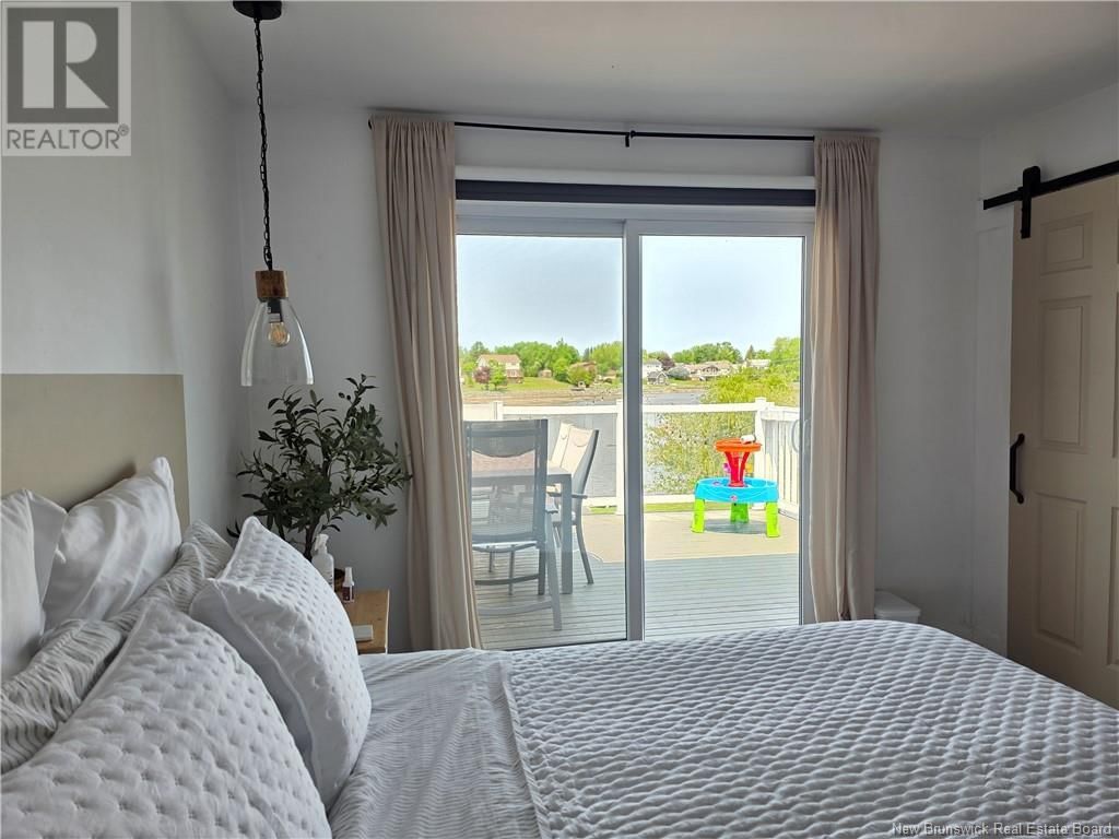 210 MARIE Image 14