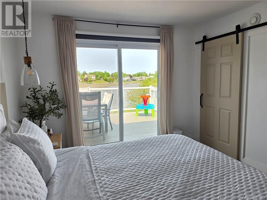 210 MARIE Image 15