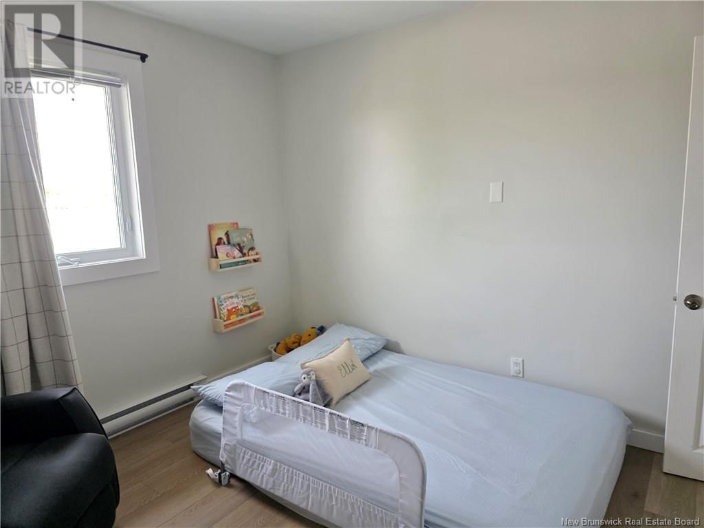 210 MARIE Image 17