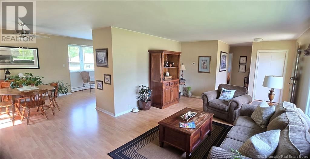 934 HILLSBOROUGH Image 15