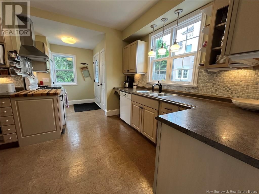 29 HILLCREST DRIVE Image 13