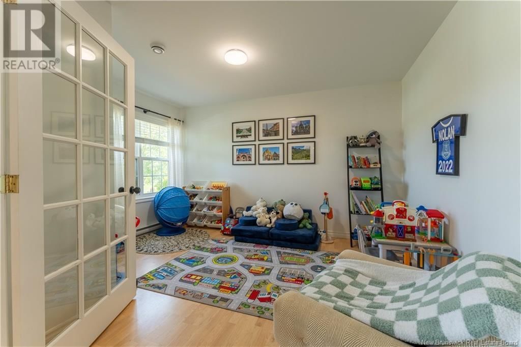 27 CHARLOTTE STREET Image 18