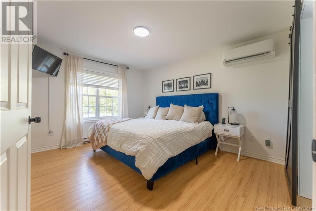 27 CHARLOTTE STREET Image 33