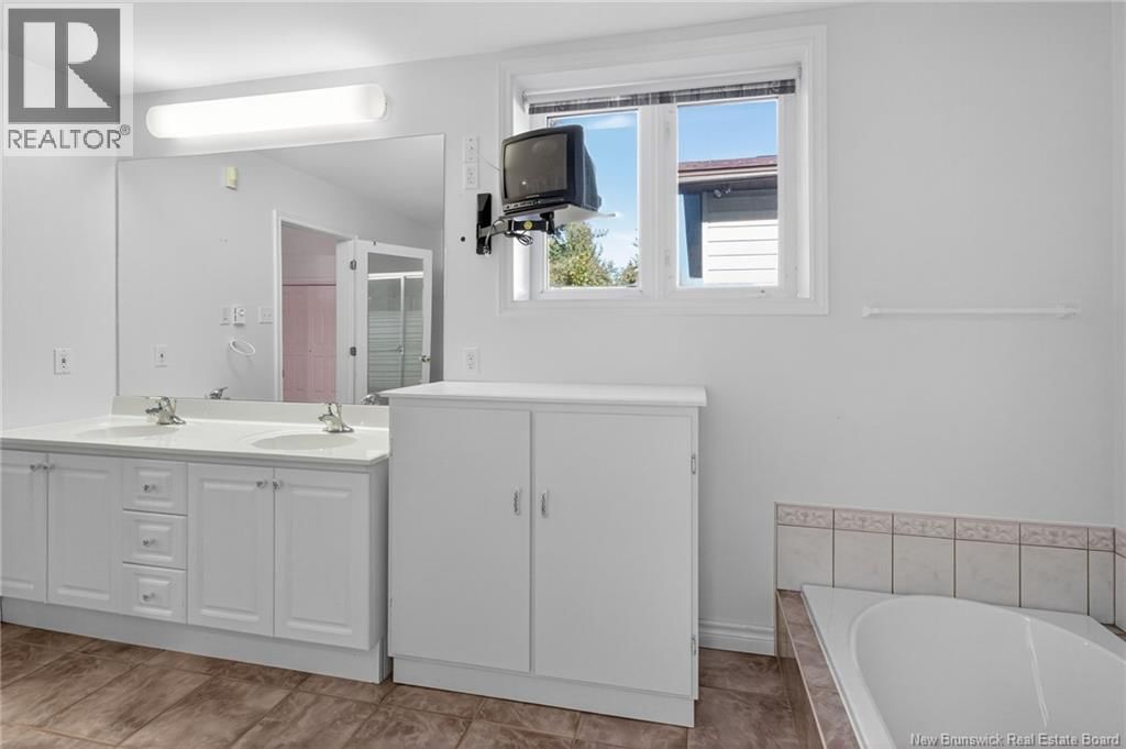 18 CARNEY AVENUE Image 30