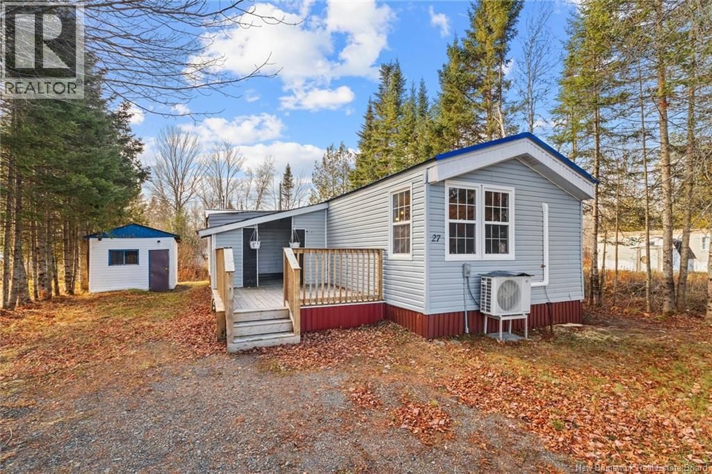 27 Hill Street, Lincoln, New Brunswick E3B 6W2