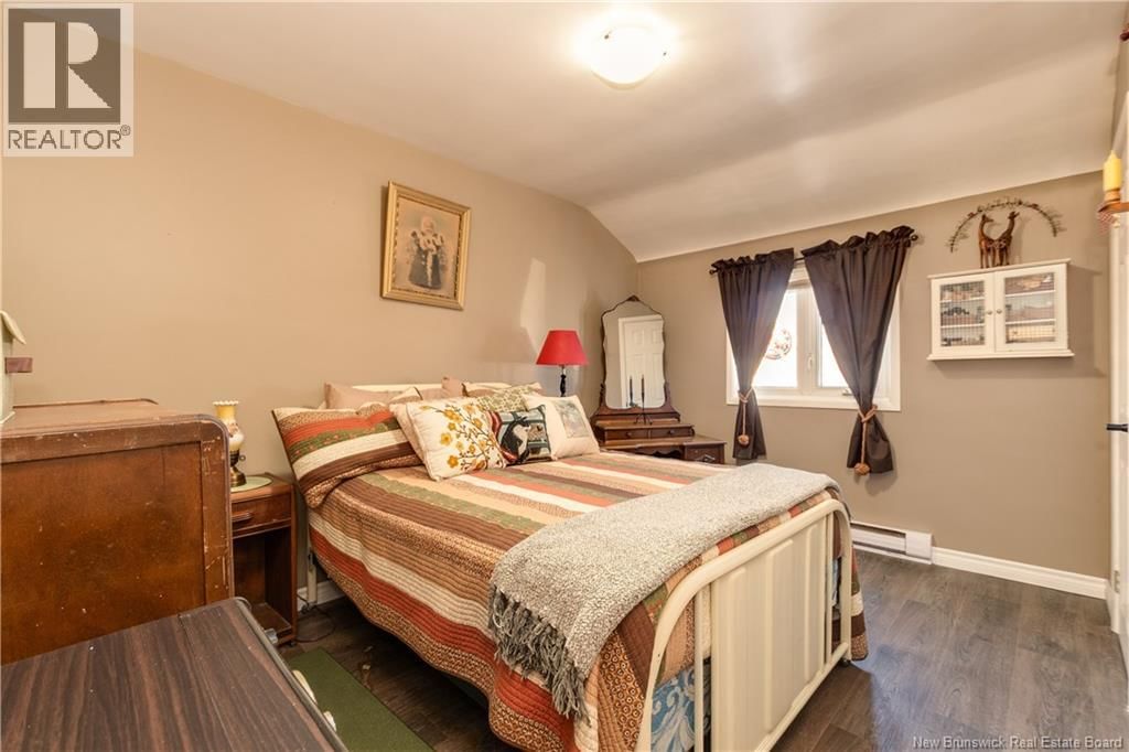 196 WAVERLEY AVENUE Image 10