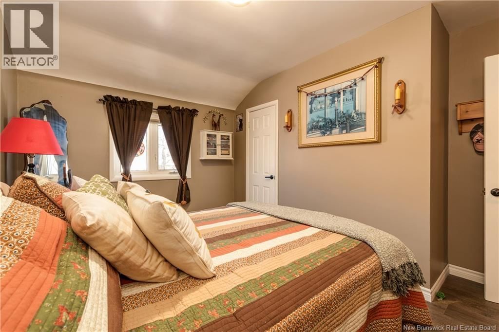 196 WAVERLEY AVENUE Image 11