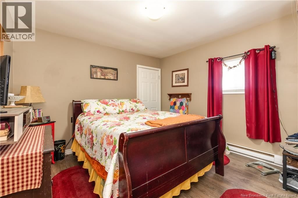 196 WAVERLEY AVENUE Image 12