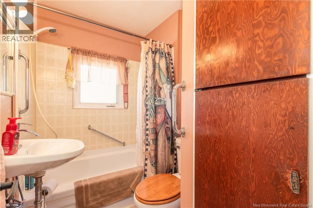 196 WAVERLEY AVENUE Image 14