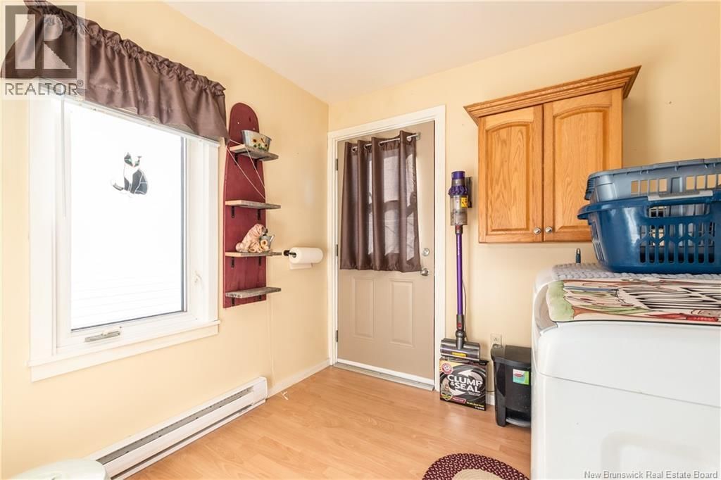 196 WAVERLEY AVENUE Image 16