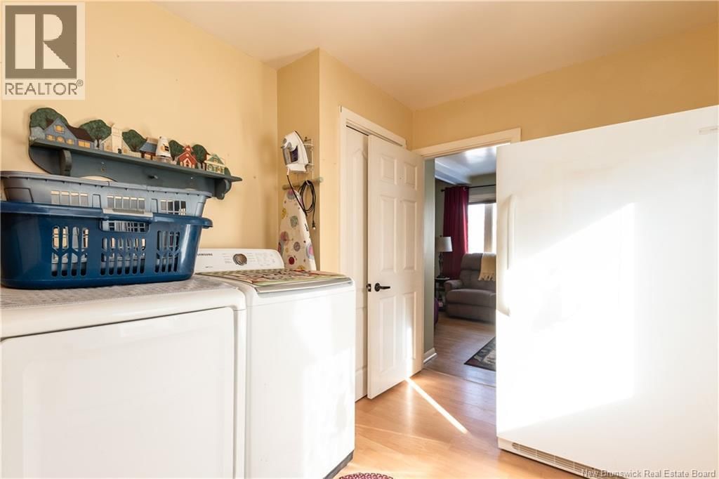 196 WAVERLEY AVENUE Image 17