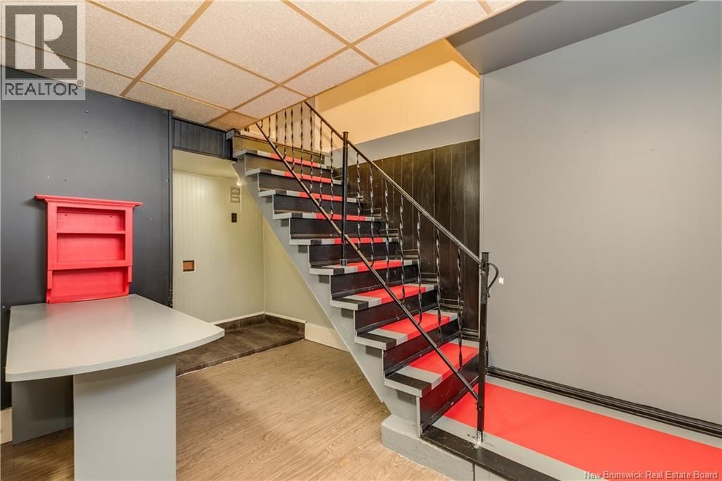 196 WAVERLEY AVENUE Image 18