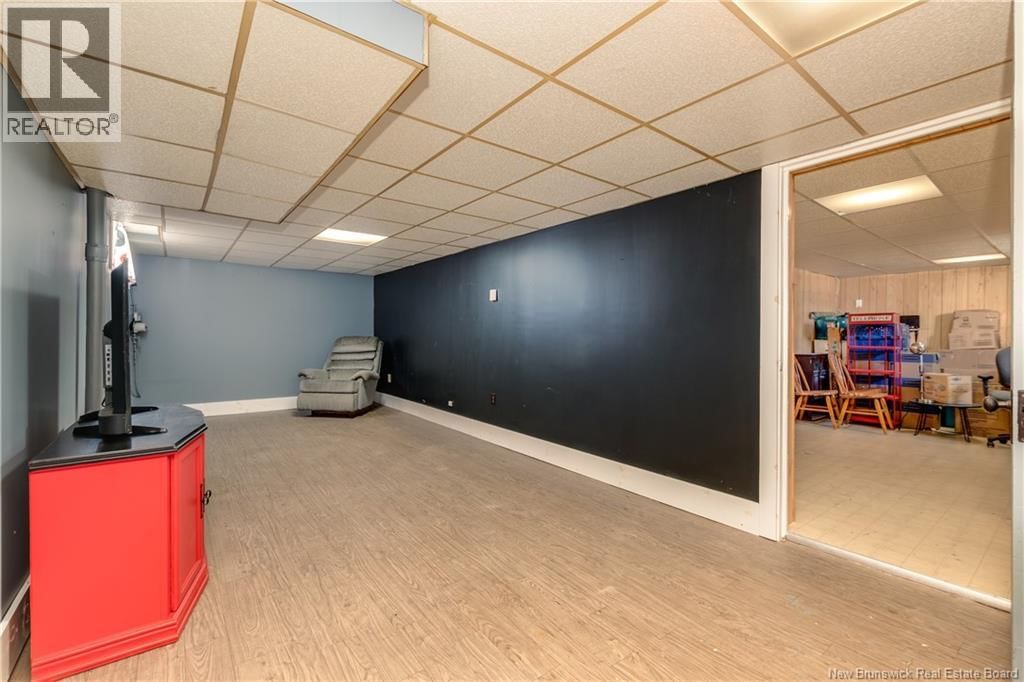 196 WAVERLEY AVENUE Image 19