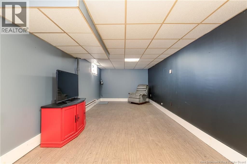 196 WAVERLEY AVENUE Image 20