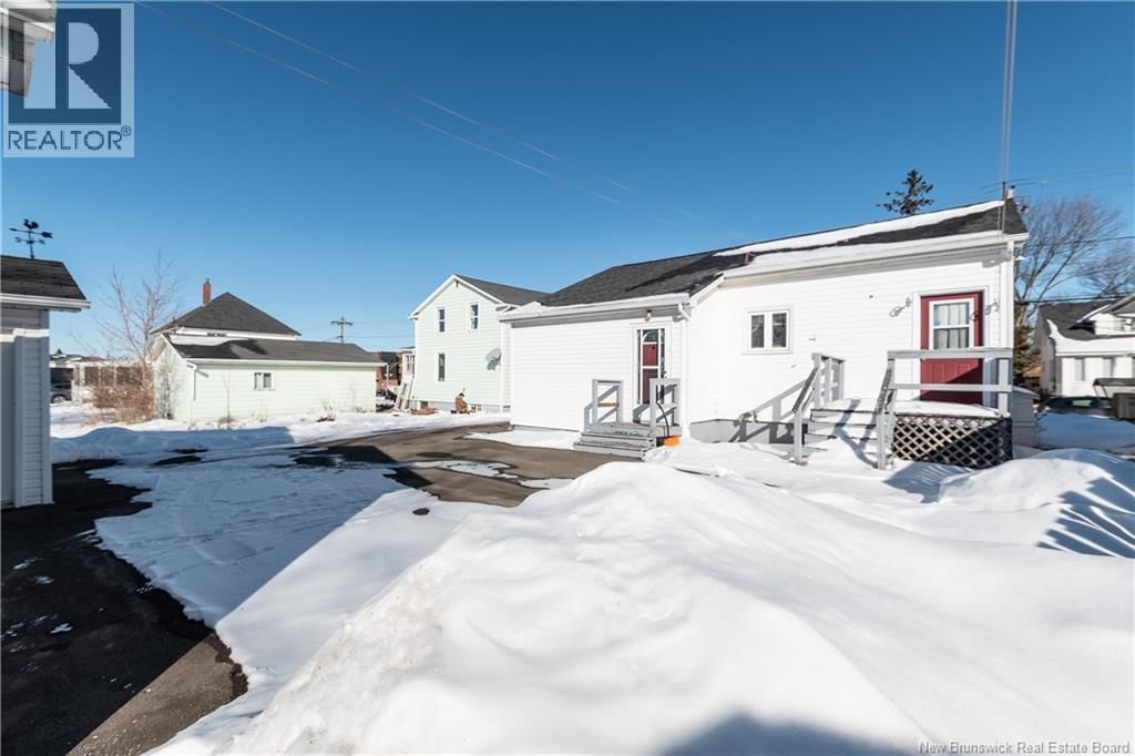 196 WAVERLEY AVENUE Image 26