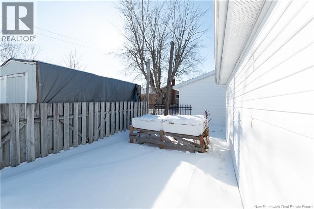 196 WAVERLEY AVENUE Image 28