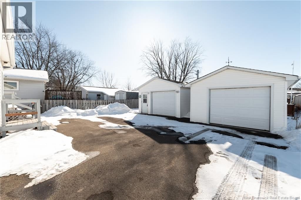 196 WAVERLEY AVENUE Image 3