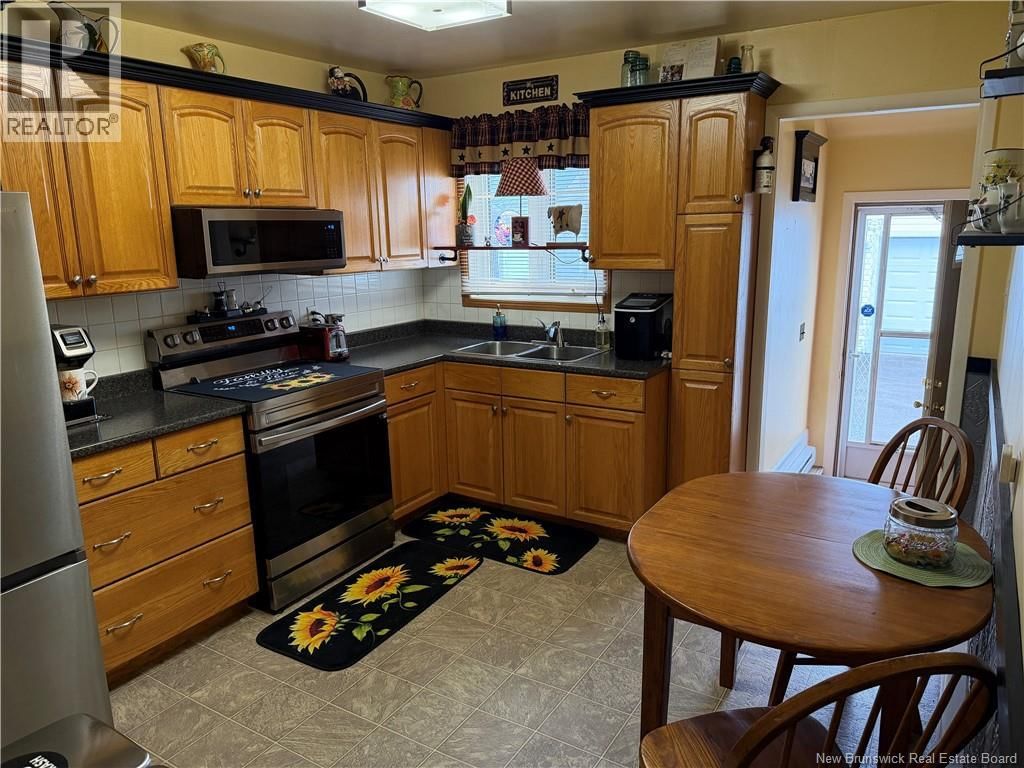 196 WAVERLEY AVENUE Image 4