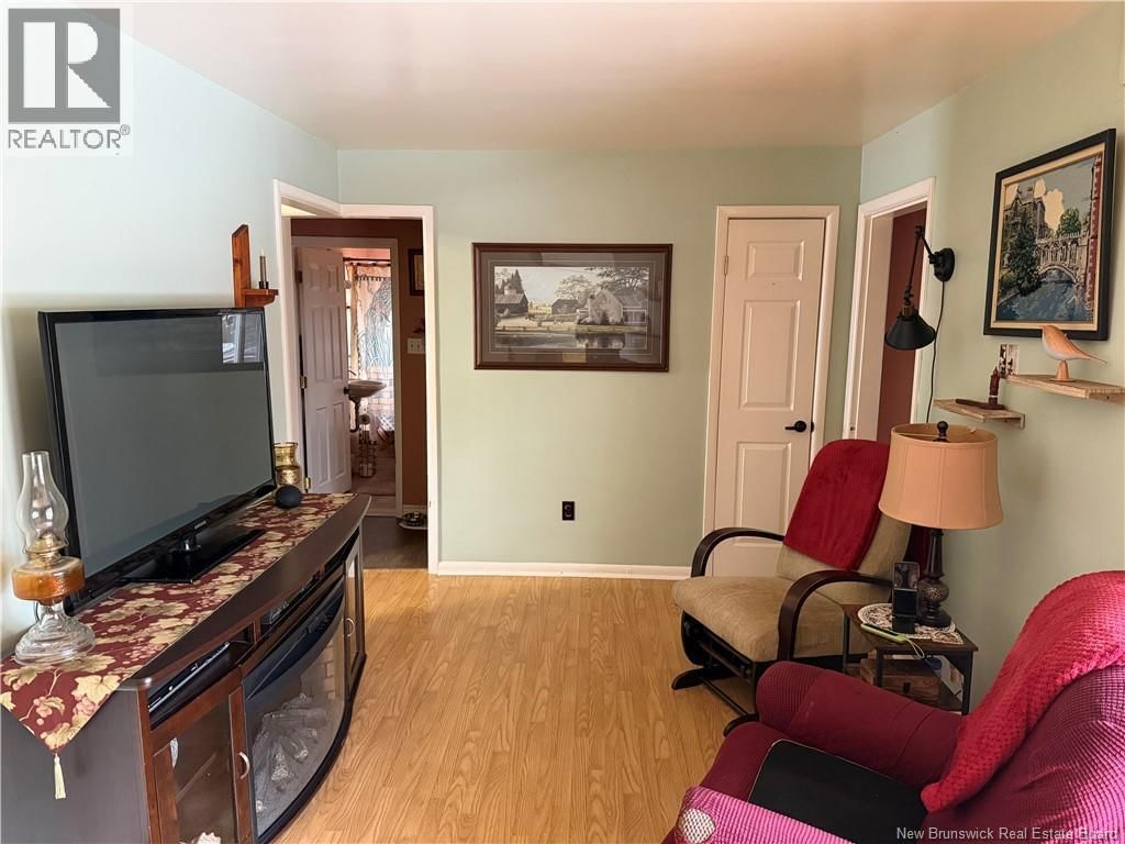 196 WAVERLEY AVENUE Image 6