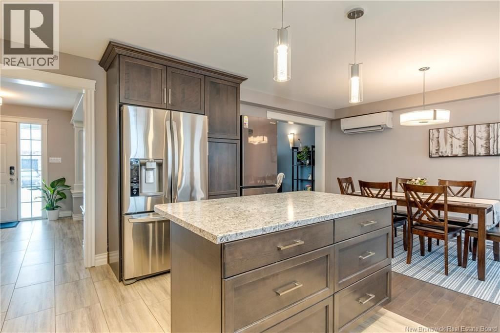 75 ANASTASIA CRESCENT Image 19