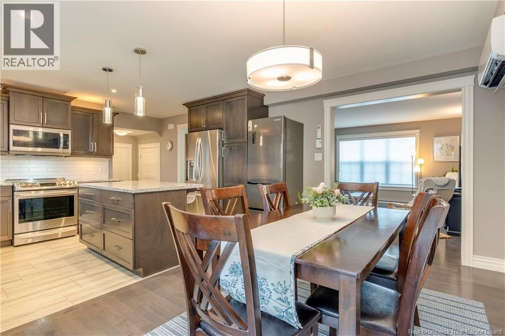 75 ANASTASIA CRESCENT Image 20