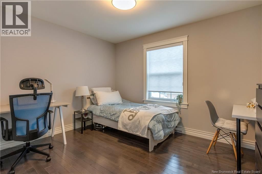 75 ANASTASIA CRESCENT Image 28