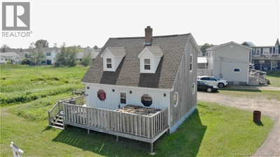 22 Beach Street | Pointe-Du-Chêne New Brunswick | Slide Image Three