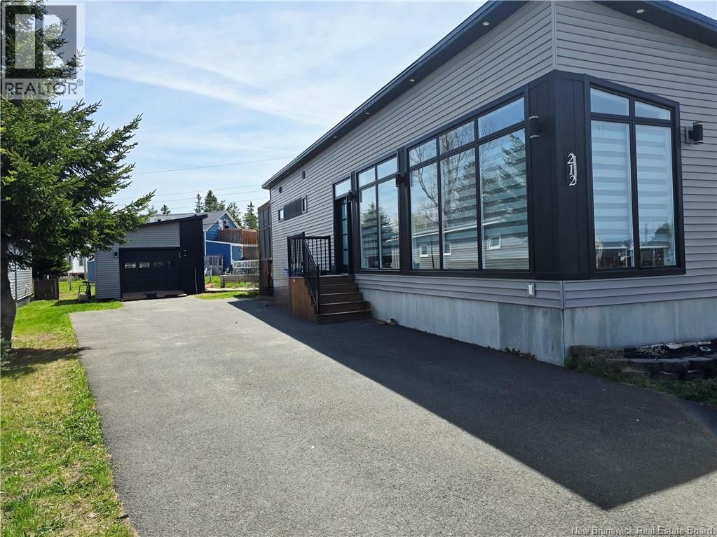 212 2ieme rue, Shippagan, New Brunswick E8S 1T8