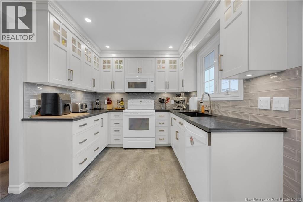 909 GRANDVIEW AVENUE Image 9