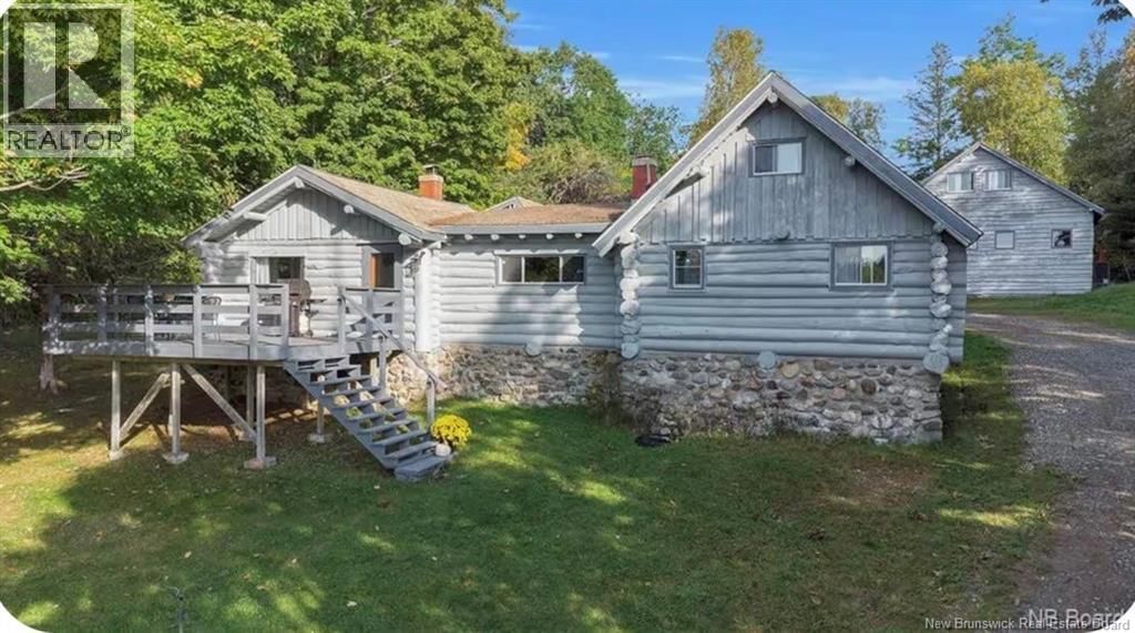 35 Hills Road, Oak Bay, New Brunswick E3L 4K6