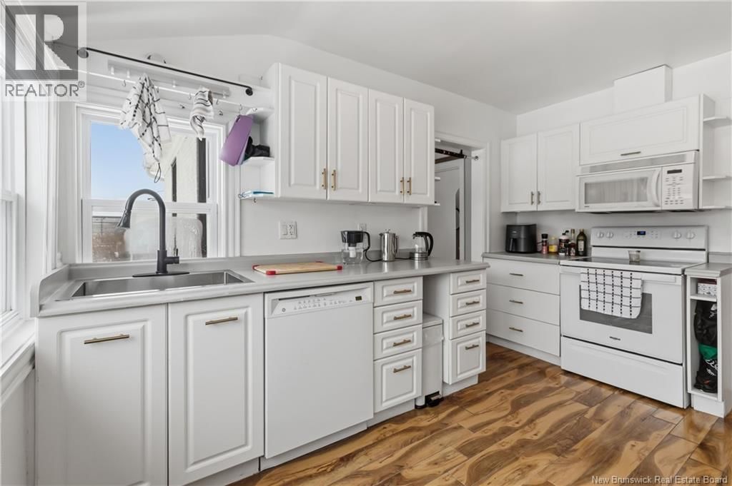 21 KENMORE DRIVE Image 22