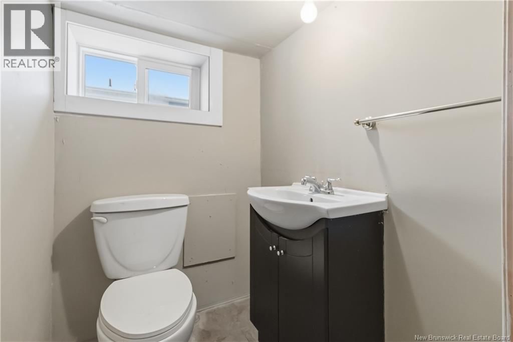 21 KENMORE DRIVE Image 32