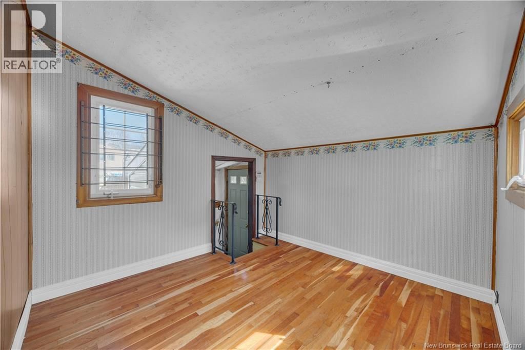 6 PUGSLEY AVENUE Image 12