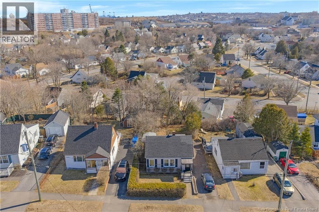 6 PUGSLEY AVENUE Image 24