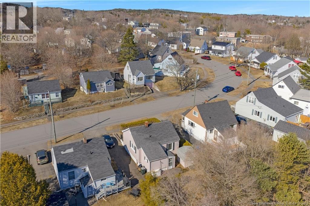 6 PUGSLEY AVENUE Image 27