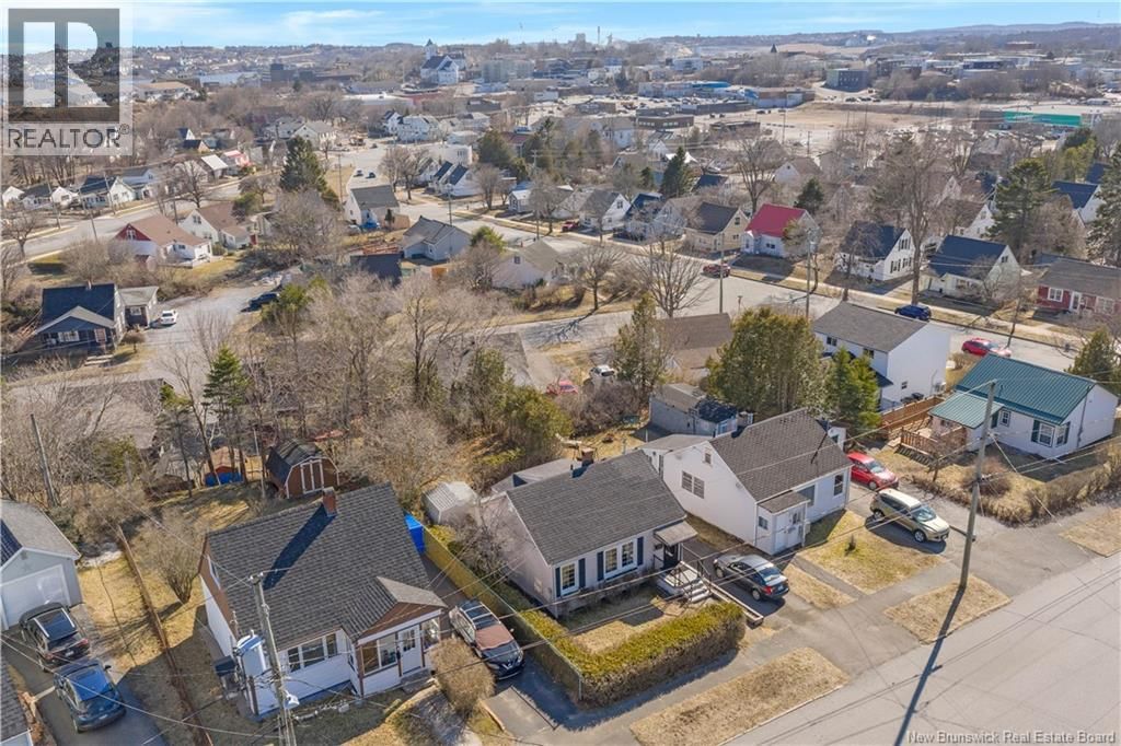 6 PUGSLEY AVENUE Image 28